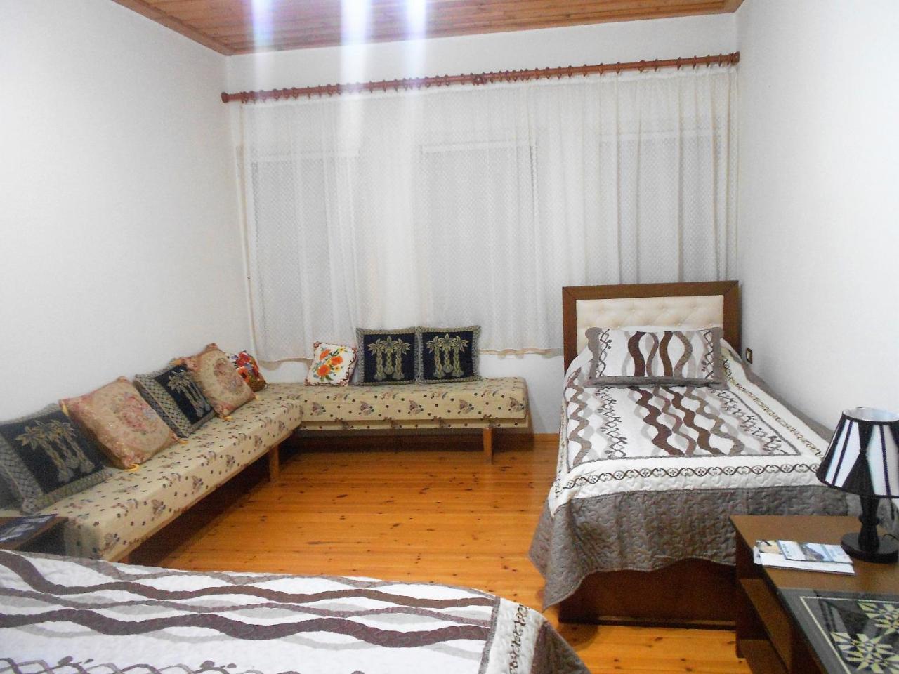 Guest House Taunus Берат Екстер'єр фото